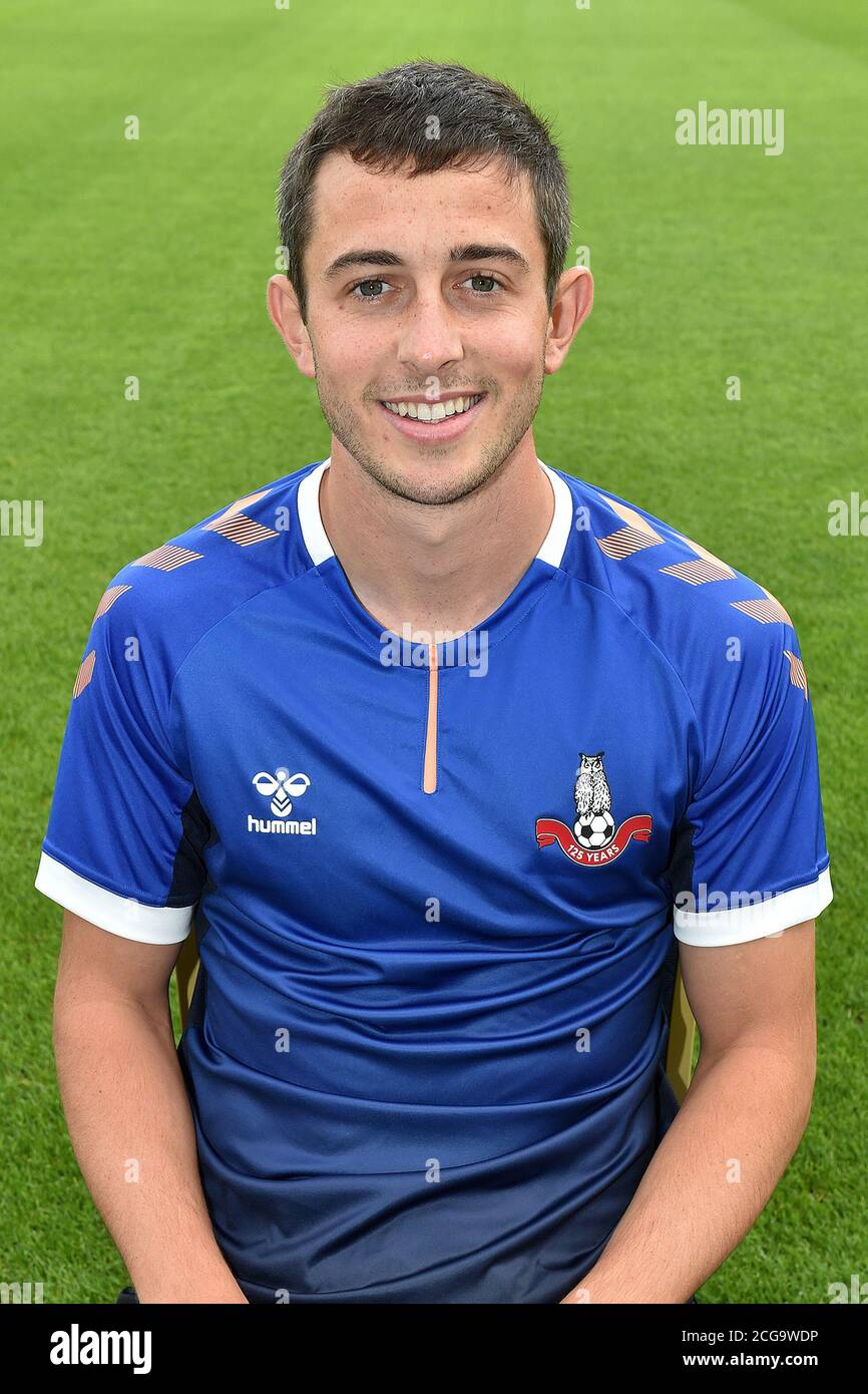 OLDHAM, ENGLAND. SEPTEMBER 2020. Ben Garrity im Jubiläums-Kit bei der odham Athletic Fotocall im Boundary Park, Oldham (Quelle: Eddie Garvey, Mi News) Stockfoto