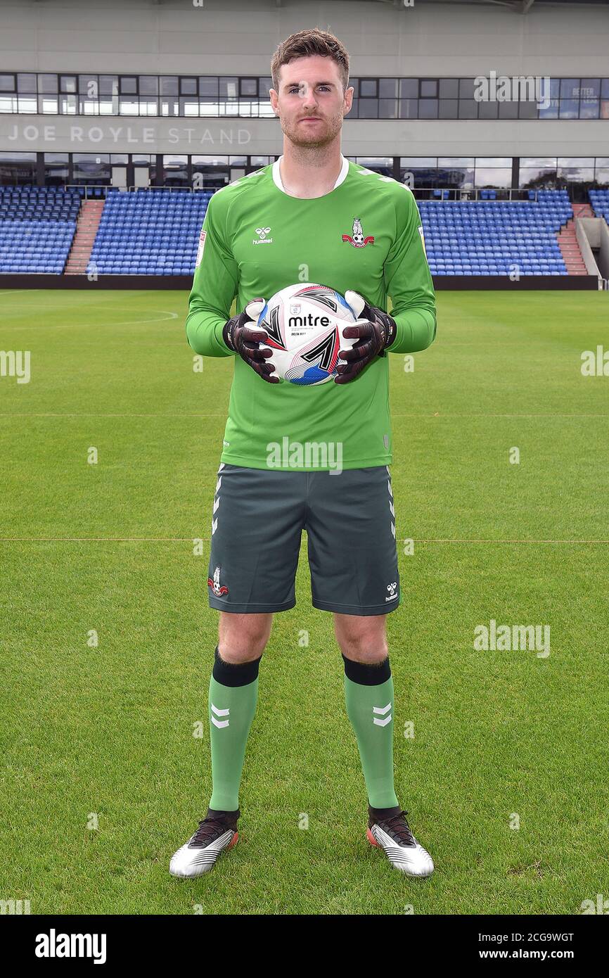 OLDHAM, ENGLAND. SEPTEMBER 2020. Ian Lawlor im Jubiläums-Kit bei der odham Athletic Fotozelle im Boundary Park, Oldham (Quelle: Eddie Garvey, Mi News) Stockfoto