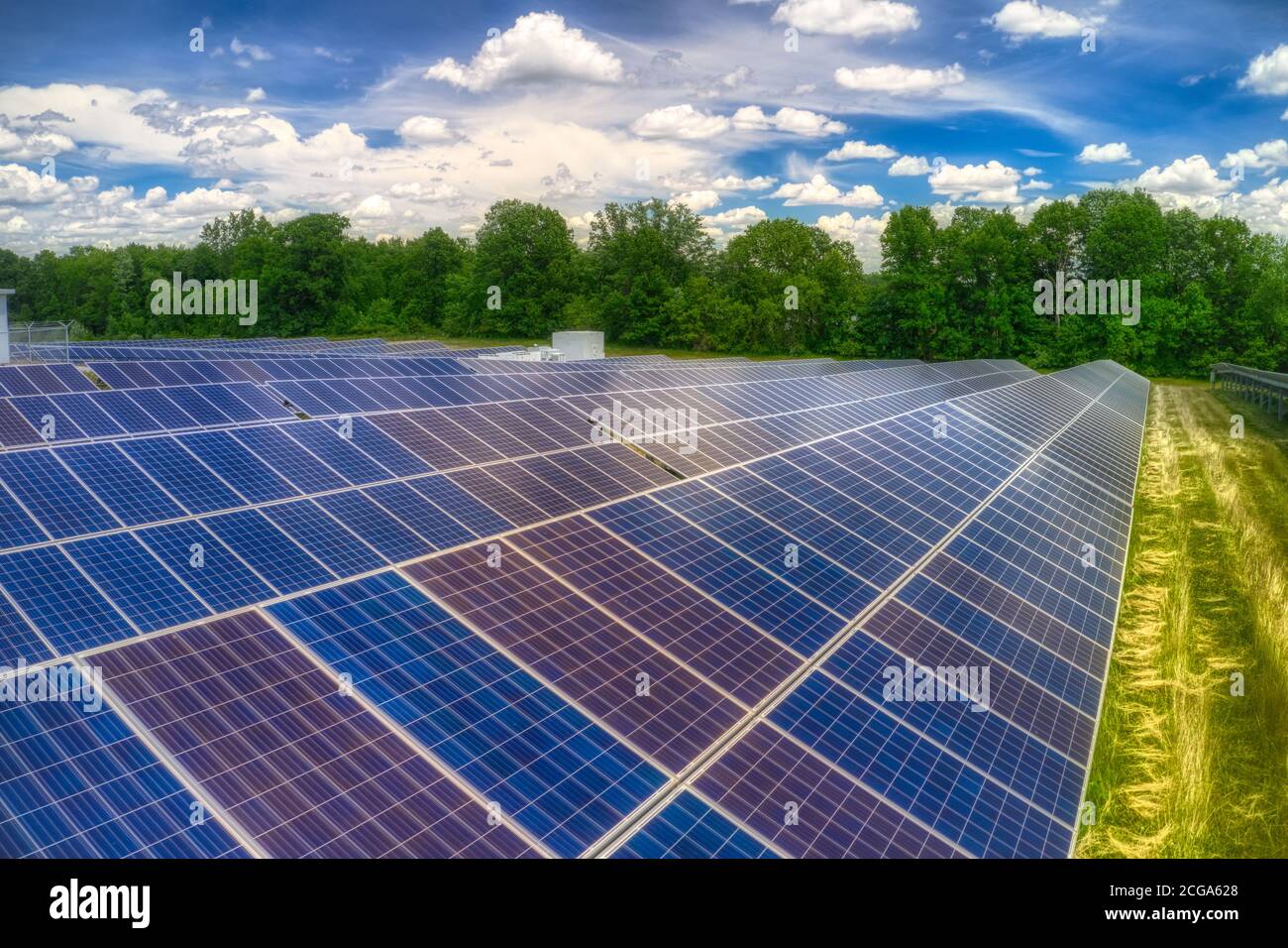Solarmodule zeigen einen zukünftigen Weg, Turrill Solar Plant in Lapeer, Michigan, ein Ergebnis der Investitionen in das DTE MIGreenPower-Programm Stockfoto