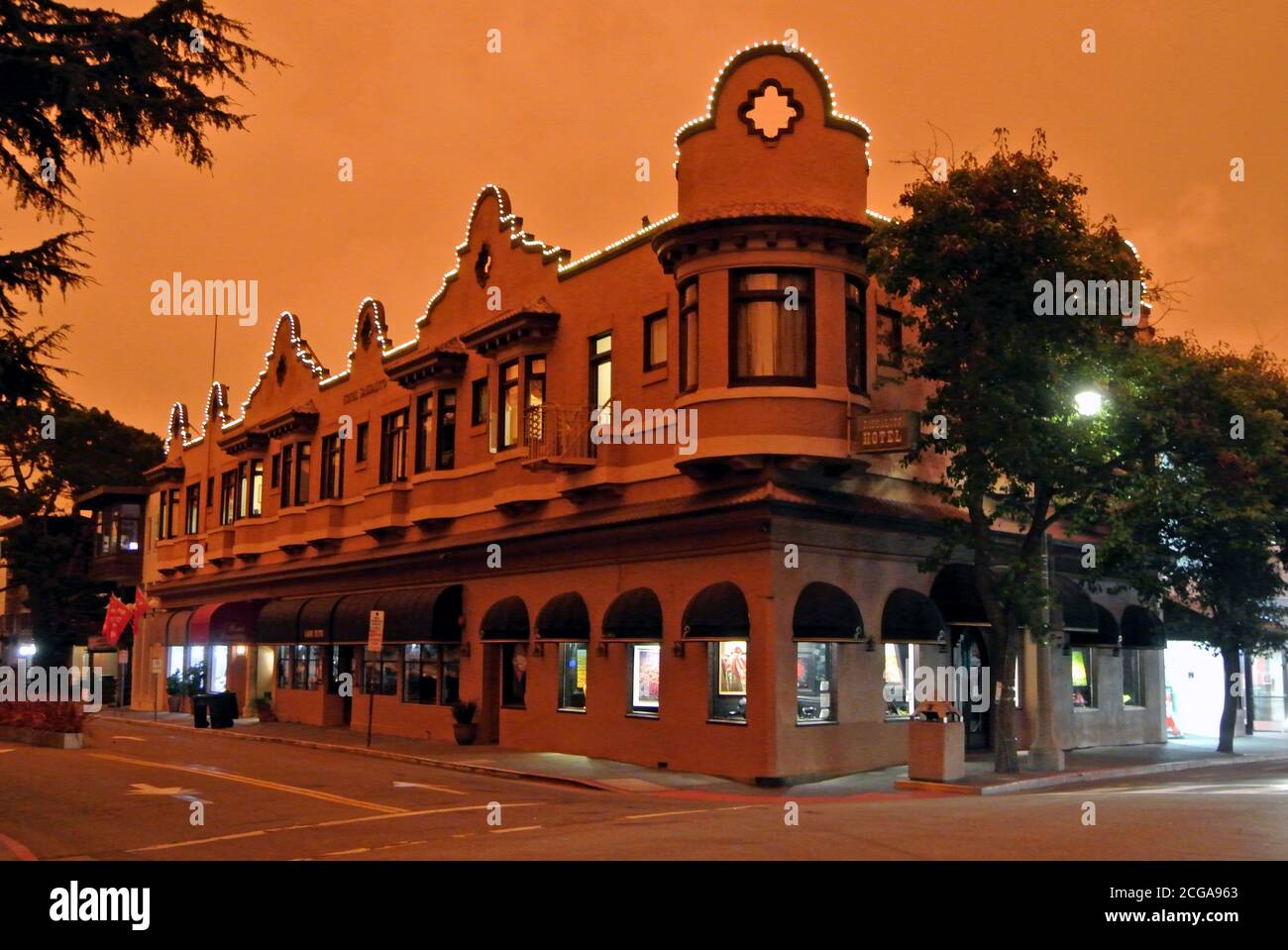 Schwelig dystopischen Himmel im Hintergrund drehen sausalito Himmel Hotel Himmel Tieforange Farbe Stockfoto