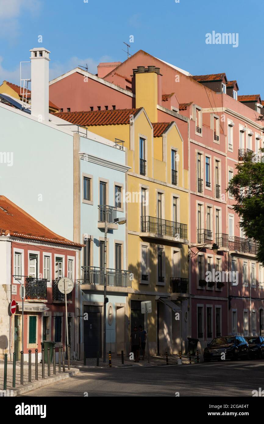 Schöne Aussicht auf alte historische Stadtgebäude im Zentrum von Lissabon, Portugal Stockfoto