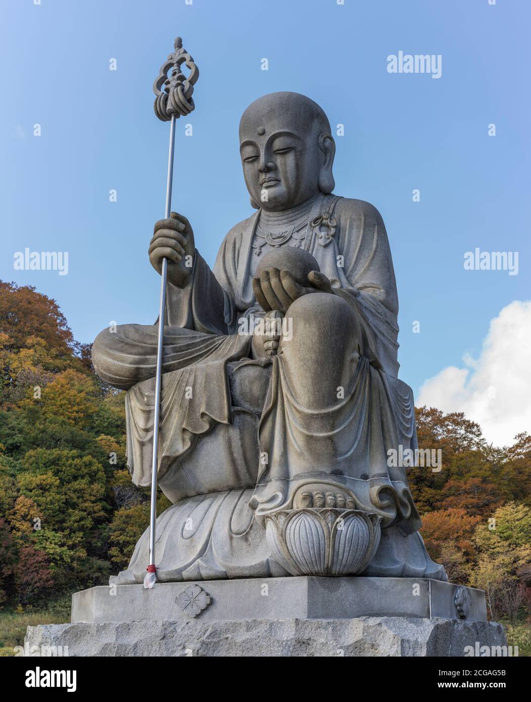 Eine Statue des Buddha in Bodaiji (oder bodai-ji), einem buddhistischen Tempel des Soto Zen auf dem Osorezan (Berg Osore) in der Präfektur Aomori, Japan. Stockfoto