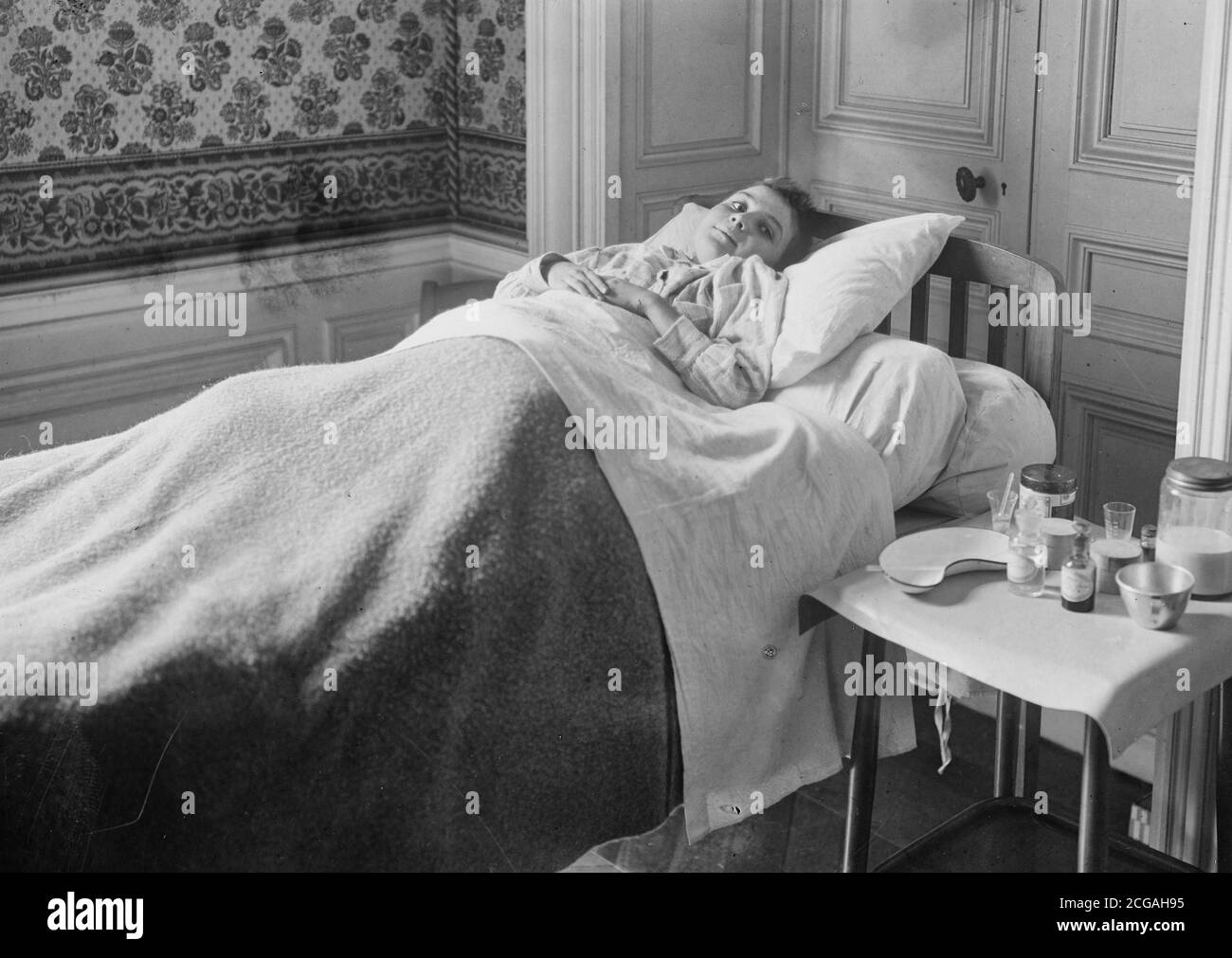 Chateau des Halles. Heim für rekonvaleszierende Kinder in St. Foy l'Argentiere. Einer der Patienten, ca. 1918 Stockfoto