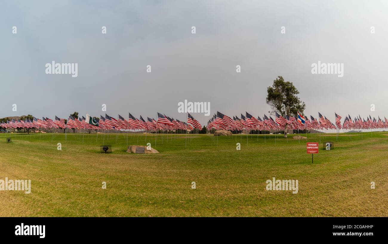 Flaggen an der Gedenkstätte 9/11 auf dem Campus der Pepperdine University Stockfoto