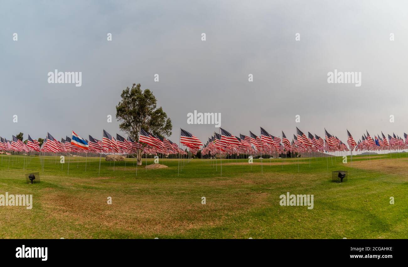 Flaggen an der Gedenkstätte 9/11 auf dem Campus der Pepperdine University Stockfoto