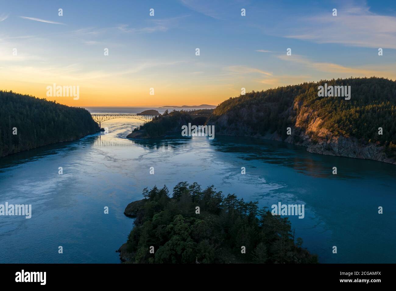 Luftaufnahme über den Deception Pass WA Stockfoto