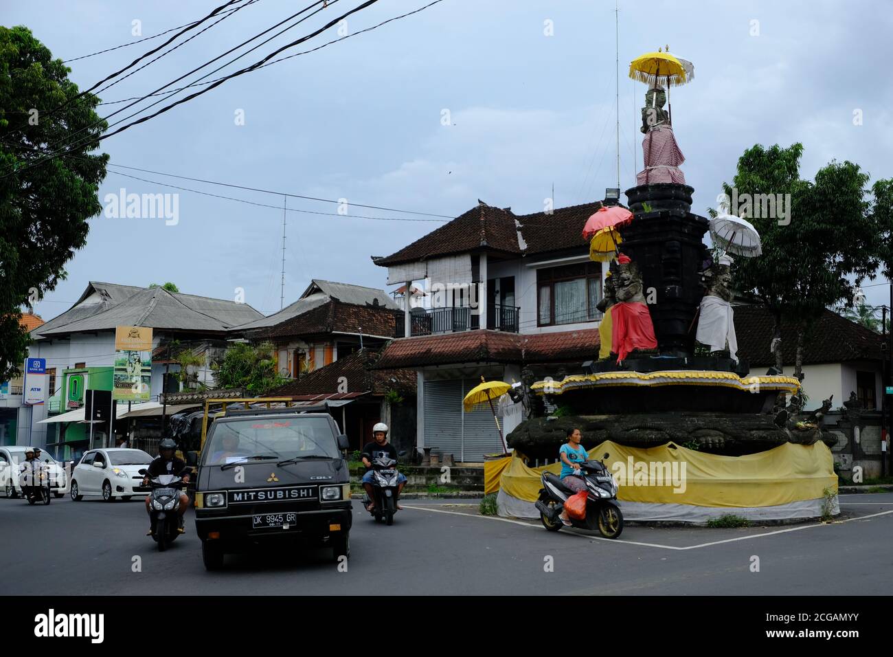 Bali Ubud Indonesia - Kreuzung mit hindu-Tempel Stockfoto