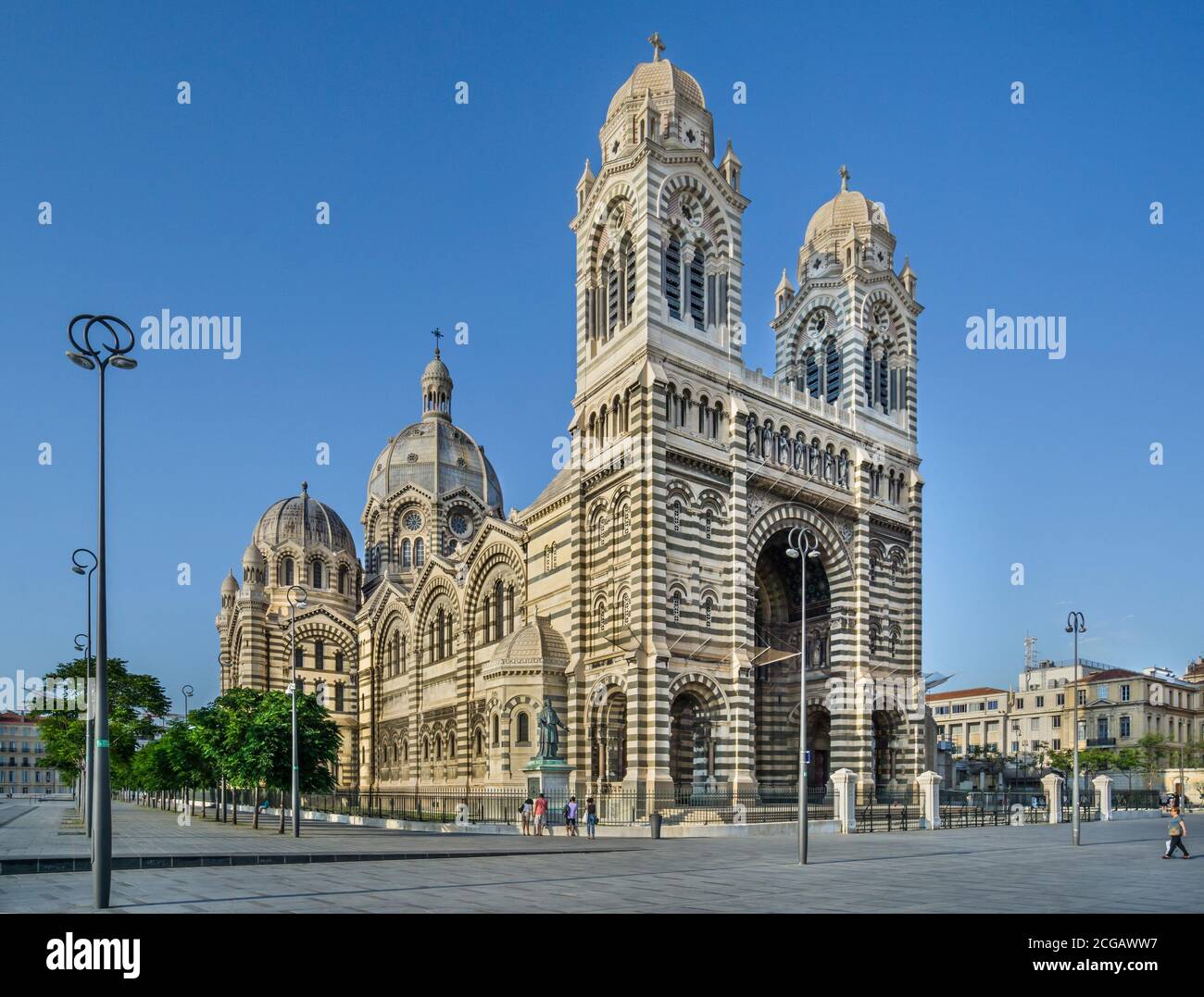 Blick auf die romanisch-byzantinische Kathedrale von Marseille oder die Kathedrale Santa Maria Maggiore, Marseille, Département Bouches-du-Rhône, Frankreich Stockfoto