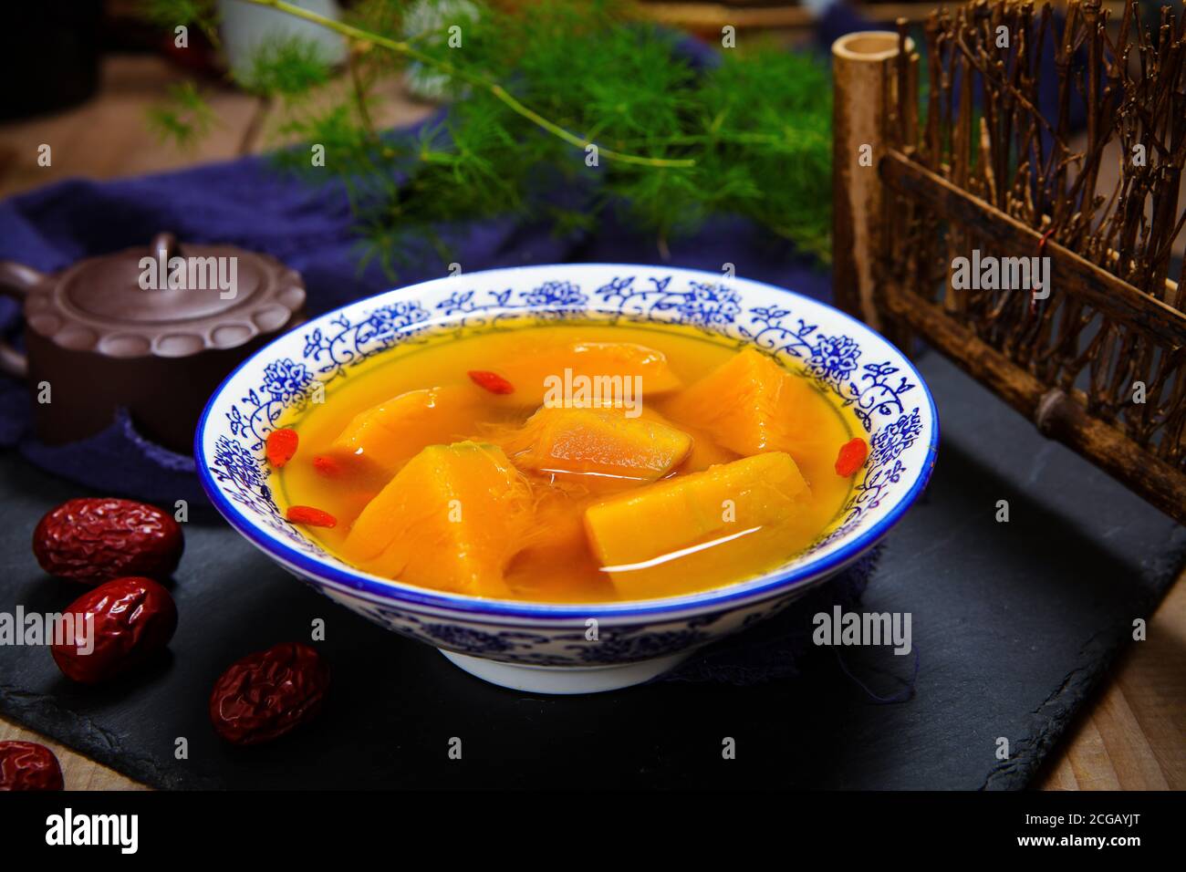 Chinesische Wolfsbeere Kürbissuppe Stockfoto