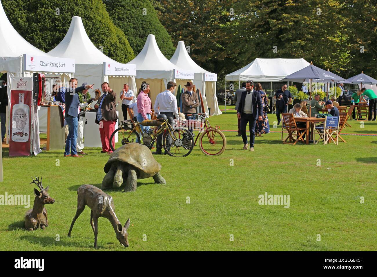 Handelsstände, Concours of Elegance 2020, Hampton Court Palace, London, Großbritannien, Europa Stockfoto