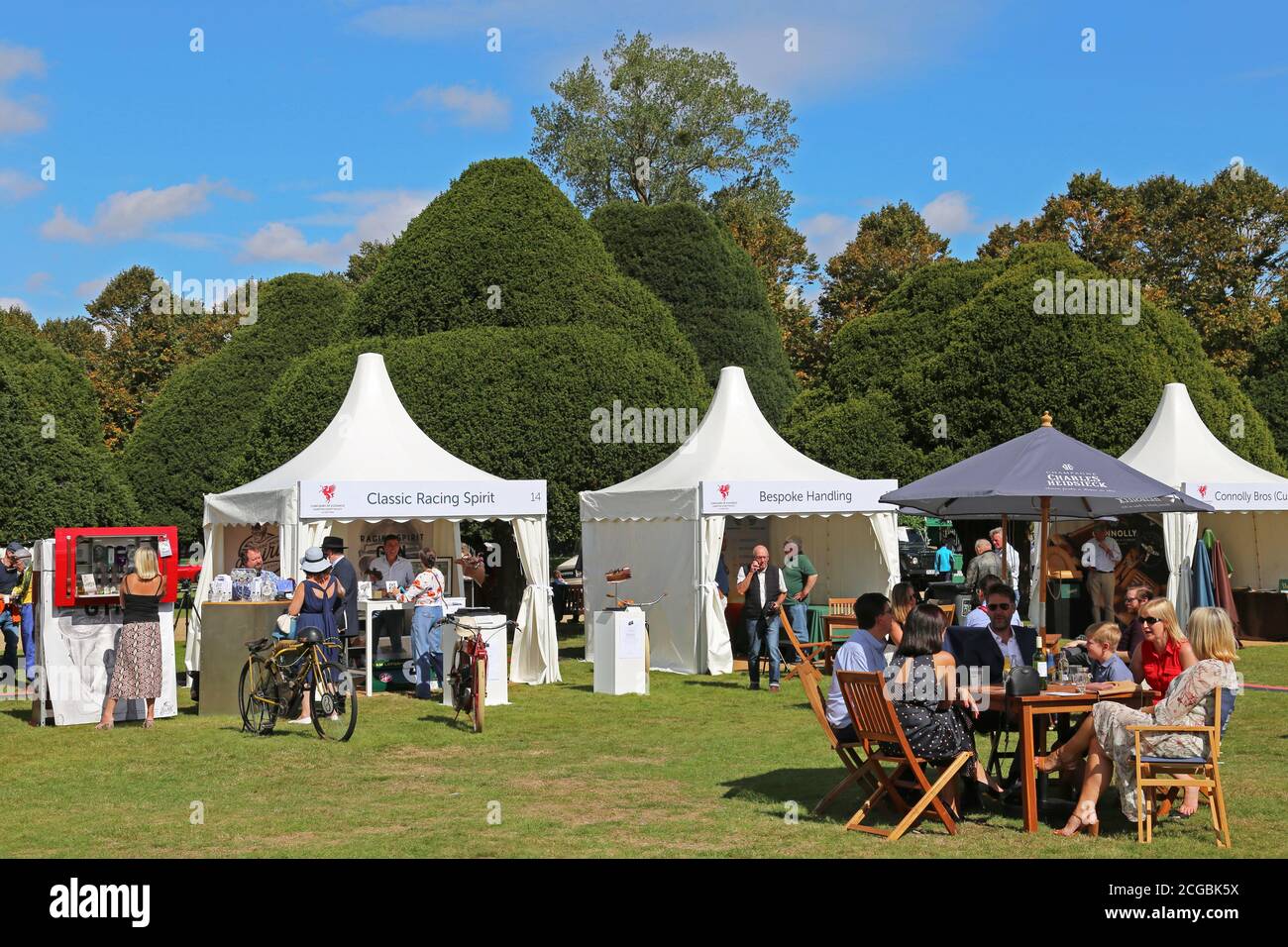 Handelsstände, Concours of Elegance 2020, Hampton Court Palace, London, Großbritannien, Europa Stockfoto