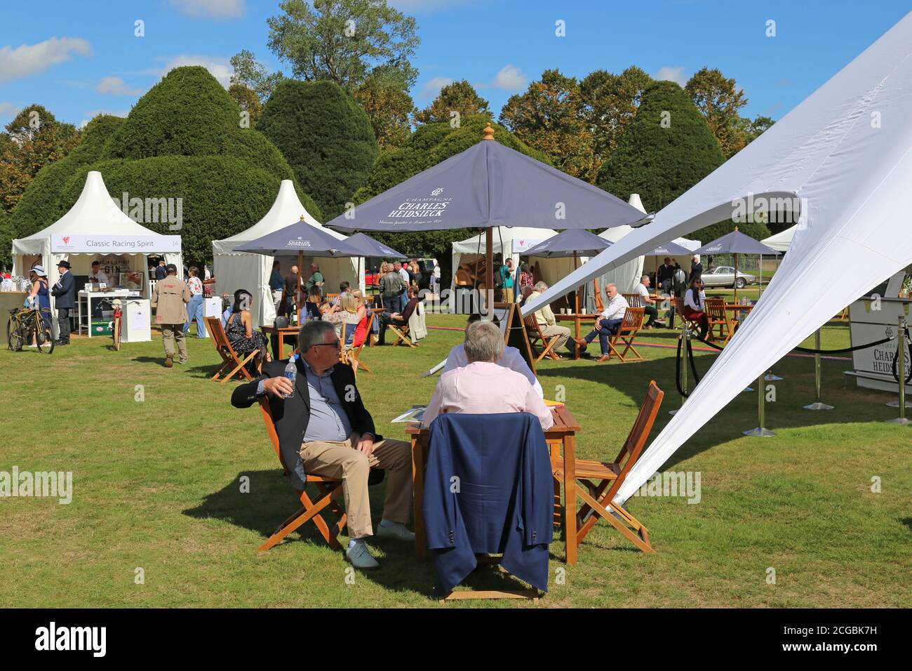 Handelsstände, Concours of Elegance 2020, Hampton Court Palace, London, Großbritannien, Europa Stockfoto