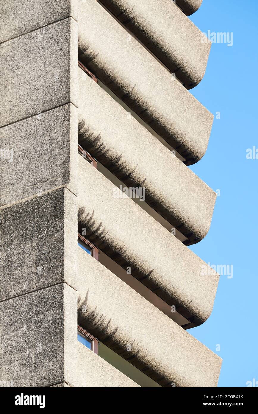 Äußere Detail von Lauderdale Tower, The Barbican Estate, City of London UK. Entworfen von den Architekten Chamberlin, Powell und Bon. Fertiggestellt im Jahr 1974. Stockfoto
