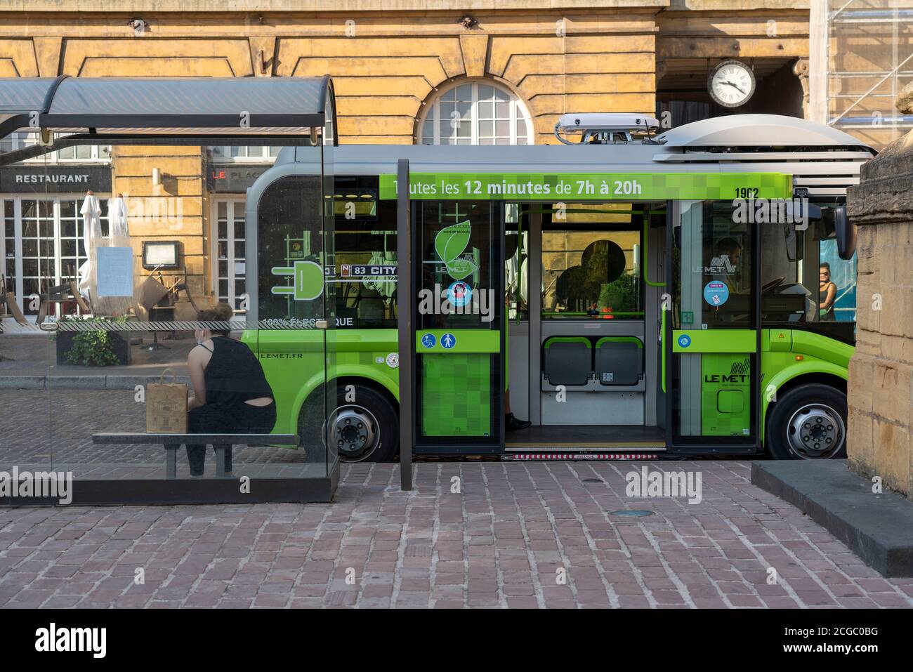Elektrobus, Nahverkehr, im Stadtzentrum, aus Metz, Frankreich, Stockfoto