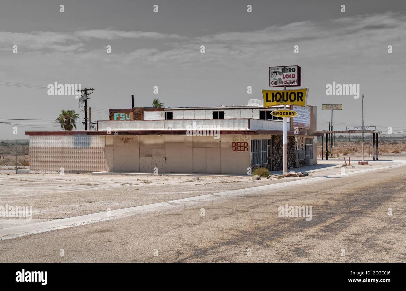 Ein verlassenes Geschäft mit Vintage-Schild in Salton Sea, Kalifornien, USA. Stockfoto