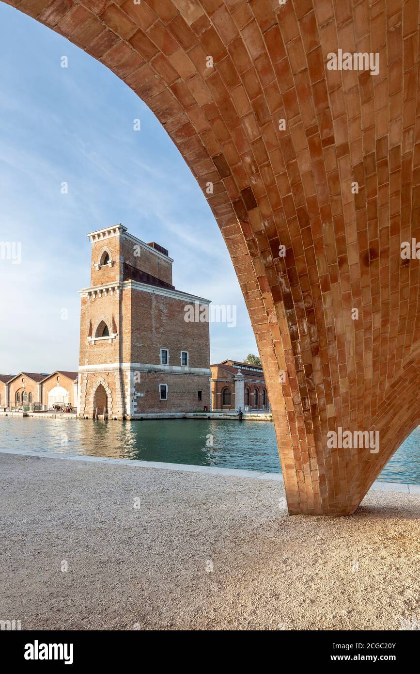 2018 Biennale Venedig Architektur kuratiert von Yvonne Farrell und Shelley McNamara. Prototyp Droneport Shell von Norman Foster Foundation. Stockfoto