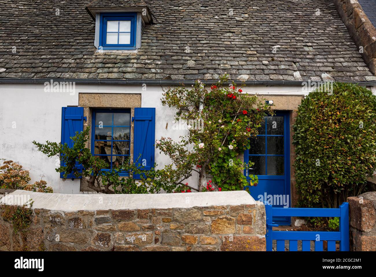 Schöne Cottege in Saint Guirec, Bretagne, Frankreich Stockfoto