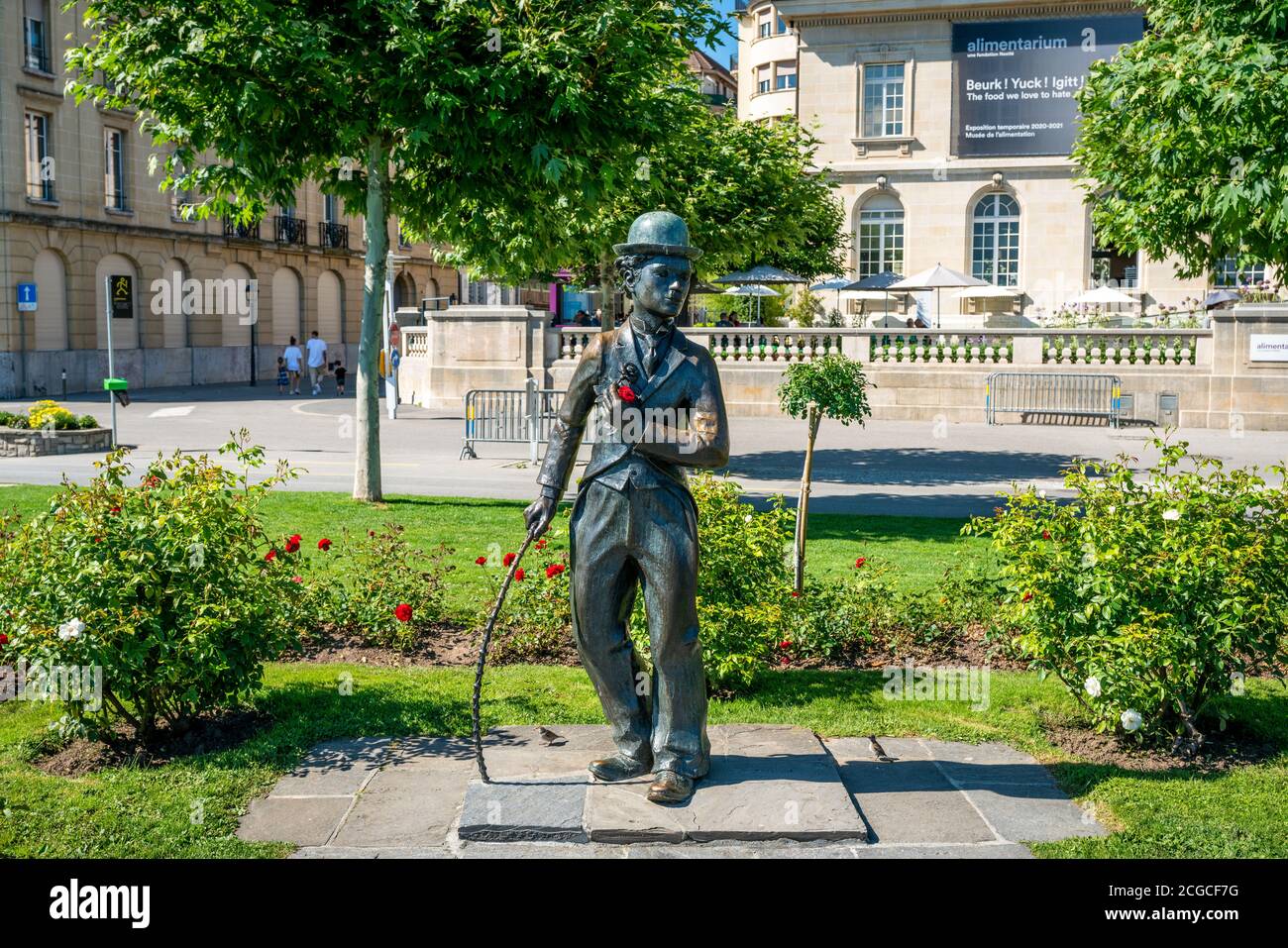 Vevey Schweiz , 4. Juli 2020 : Charlie Chaplin Gedenkstatue der Tramp vom britischen Bildhauer John Doubleday auf Kais von Vevey Schweizla geschaffen Stockfoto