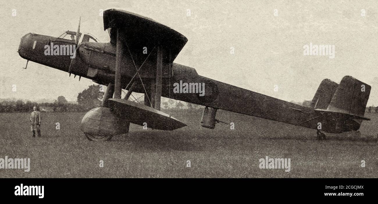 Ein Zeitungsschnitt mit einem Handley Page Heyford, einem zweimotorigen britischen Doppeldecker-Bomber der 1930er Jahre. Obwohl es eine kurze Lebensdauer hatte, stattete es mehrere Geschwader der RAF als einen der wichtigsten britischen Bomber Mitte der 1930er Jahre aus und war der letzte Doppeldecker-Schwerbomber, der mit der RAF diente. Stockfoto