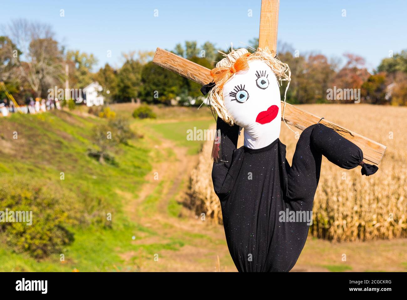 Scarecrow Design-Wettbewerb auf lokaler Farm, um Geld zu sammeln, um die National Alliance auf psychische Erkrankungen zu profitieren. Stockfoto