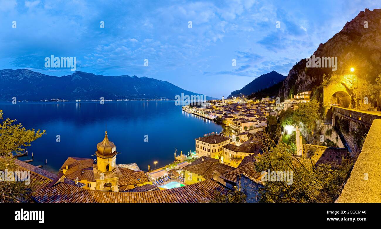Limone sul Garda am Abend. Gardasee, Lombardei, Italien. Stockfoto
