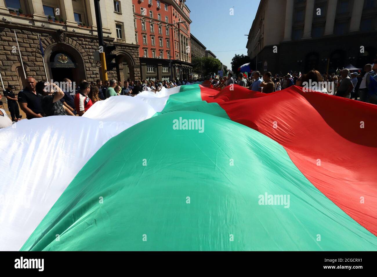 10. September, Sofia, Bulgarien: 64. Tag der Proteste gegen die Mafia, die Regierung und Generalstaatsanwalt Ivan Geschev. Die Menschen Rollen die bulgarische fl Stockfoto