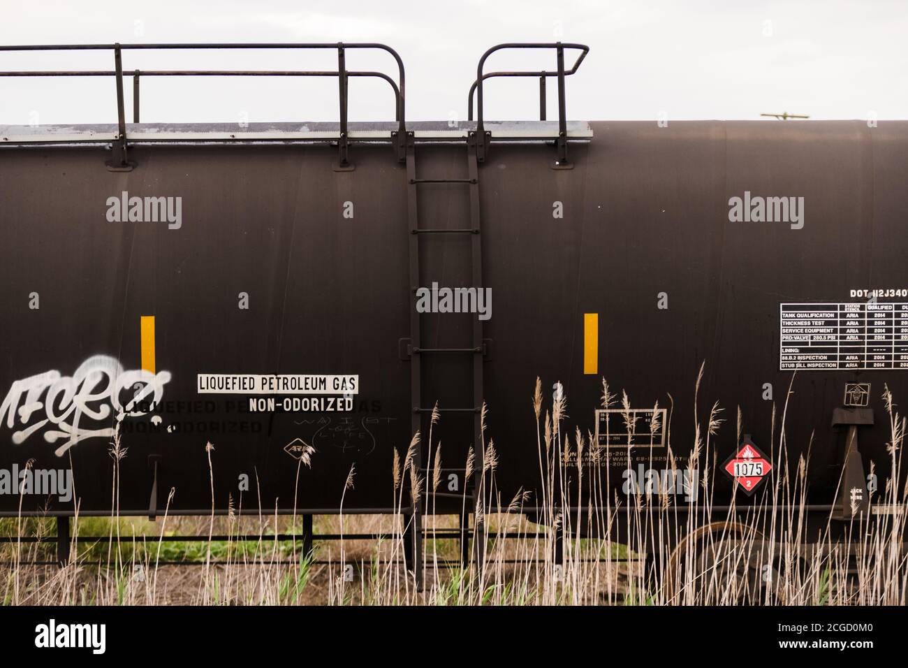 Bahn mit Tankwagen Stockfoto