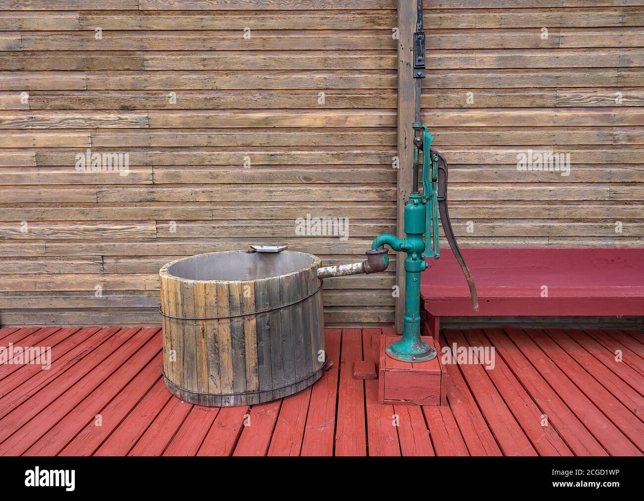 Alte Hand Wasserpumpe im ländlichen Alberta, Kanada Stockfoto