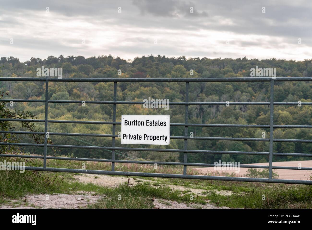 Privateigentum Zeichen auf einem Tor bei Buriton Estates in den South Downs in Hampshire, England, Großbritannien Stockfoto