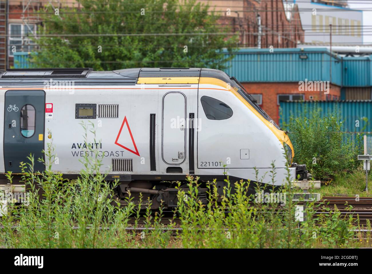 Avanti West Coast Voyager Dieselzug von Warrington Bank Quay Station. Train Avanti Lackierung. Stockfoto