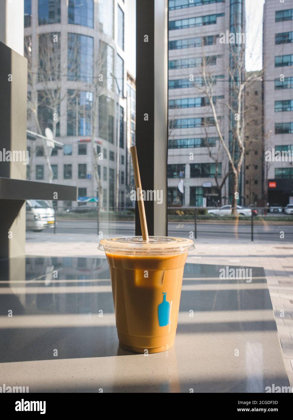 Gangnam, Seoul, Korea - Blue Bottle Coffee Yeoksam. New Orleans Eiskaffee. Kaltgebrüht mit geröstetem Zichorien und gesüßt mit Bio-Rohrzucker. Stockfoto