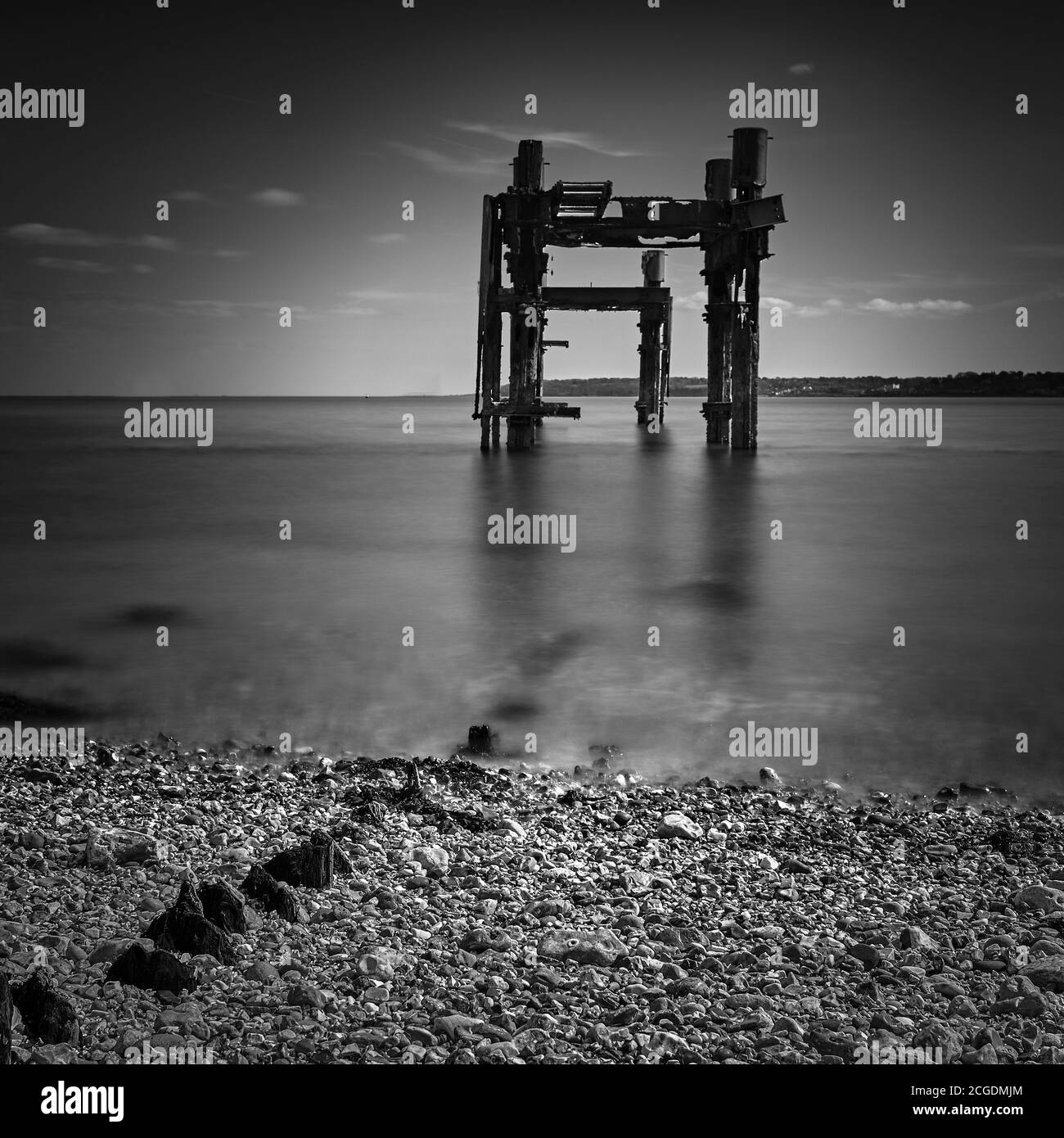 Quadratisches Bild, Broken Pier, Black & White Stockfoto