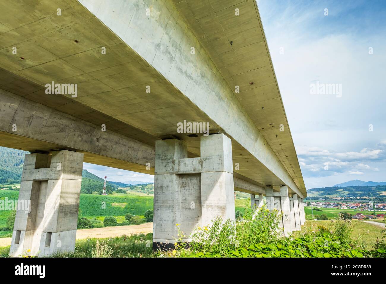Bau der neuen Autobahn, Abschnitt der Autobahn und Autobahn Ausfahrt Rampe, Slowakei. Stockfoto