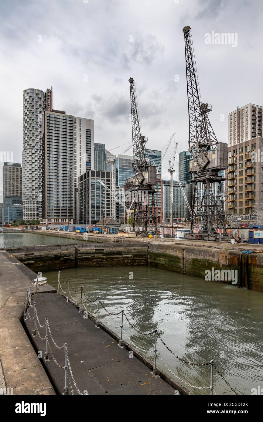 South Dock in Londons Docklands. Südlich von Canary Wharf ist es der nächste große Bereich für die Sanierung. Das Gebiet südlich von diesem Dock ist die Isle of Dogs. Stockfoto