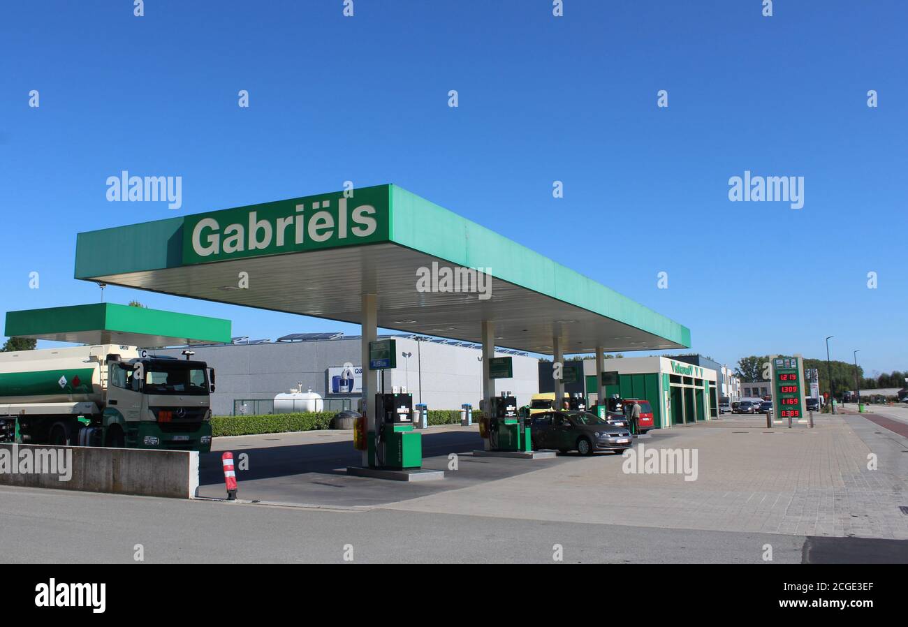 AALST, BELGIEN, 10. SEPTEMBER 2020: A Gabriels Selbstbedienungs-Tankstelle Vorplatz in Hofstade, Belgien. Gabriels wurde in den 1990er Jahren gegründet und hat eine ne Stockfoto