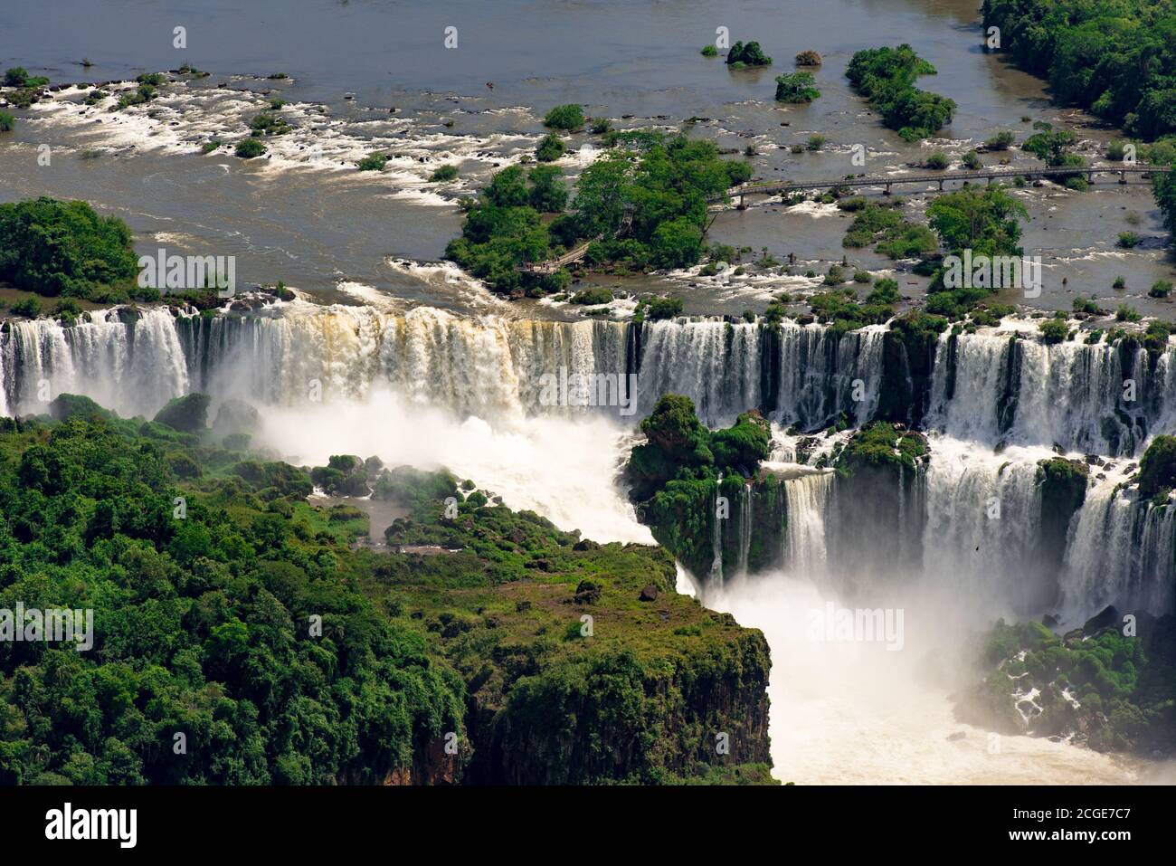 Luftaufnahme der Iguazu Wasserfälle, eines der neuen 7 Wunder der Natur, in Brasilien und Argentinien Stockfoto