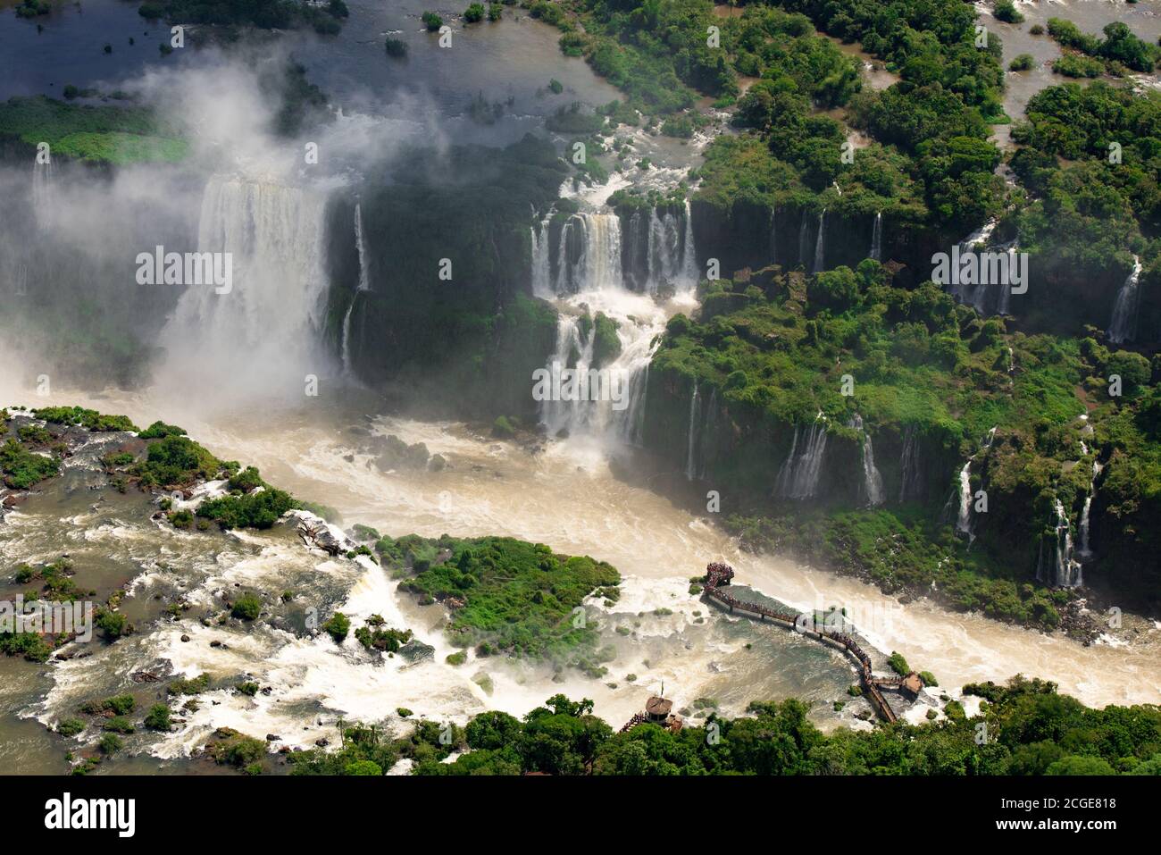 Luftaufnahme der Iguazu Wasserfälle, eines der neuen 7 Wunder der Natur, in Brasilien und Argentinien Stockfoto