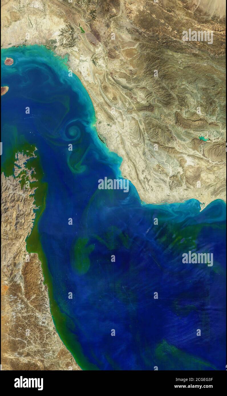 Straße von Hormuz, Naher Osten. Im Bild können Wirbel von Phytoplankton zusammen mit Iran, Oman und Dubai gesehen werden Stockfoto