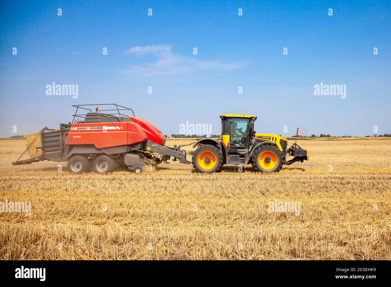Traktor Und Ballenpresse Stockfoto
