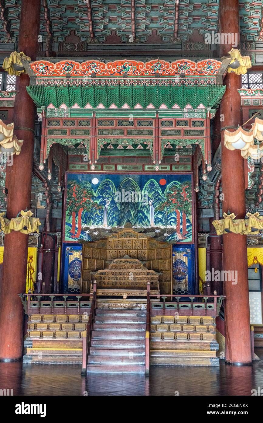 Innenansicht der Injeongjeon Hall oder Throne Hall, im Changdeokgung
