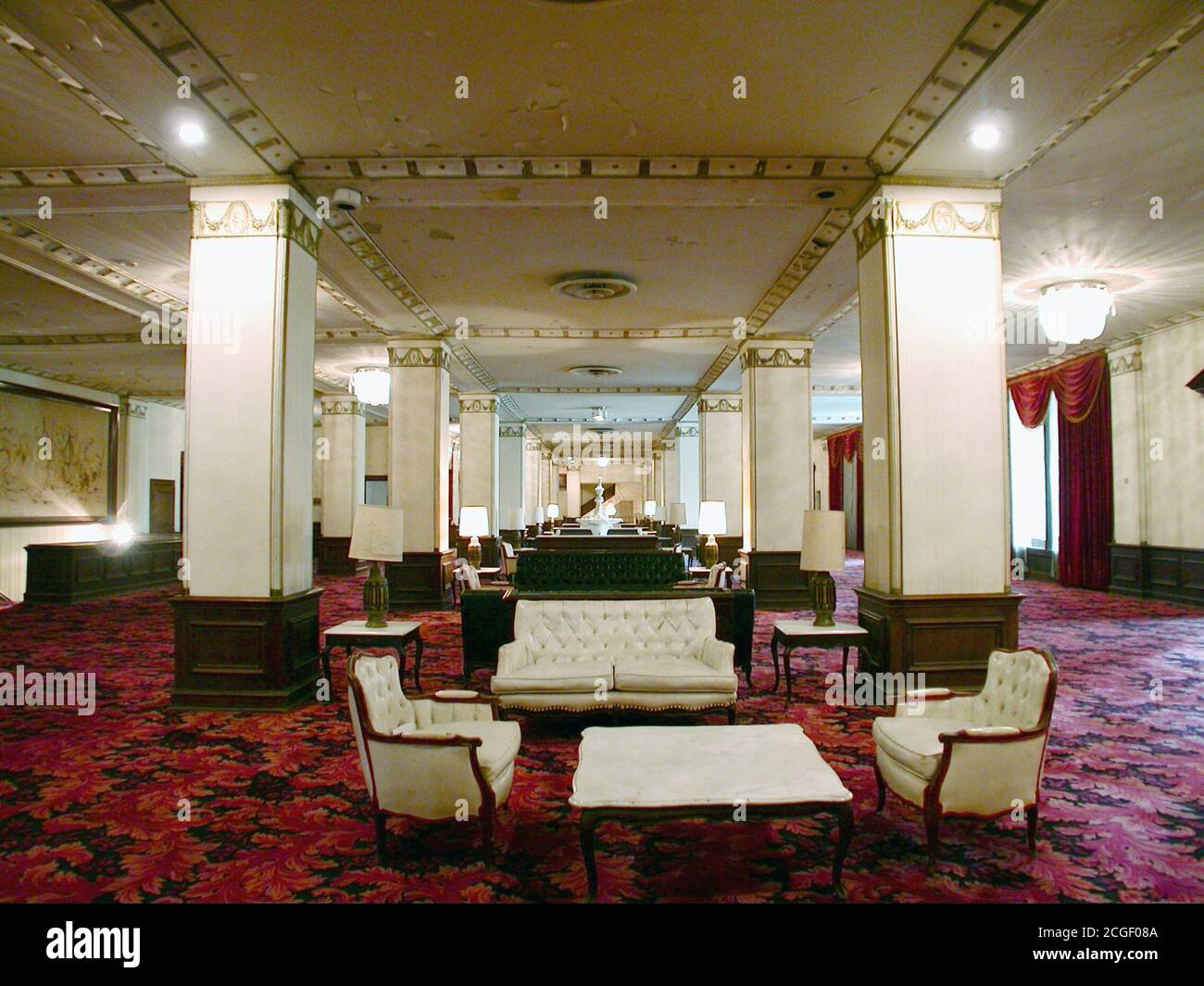 Los Angeles, Kalifornien, USA - Juni 2004 Architekturarchivansicht der historischen Ambassador Hotel Lobby. Das Gebäude wurde 2005 abgerissen. Stockfoto