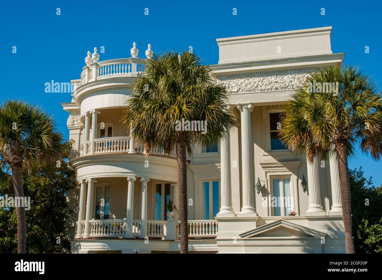 Ein lokales Haus in der East Battery Street in Charleston in South Carolina, USA. Stockfoto