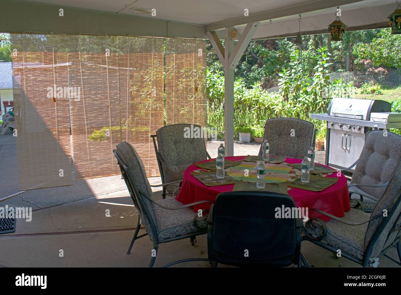 Vorbereitung auf eine köstliche Mahlzeit in einem komfortablen und Grill Angenehme Umgebung -09 Stockfoto