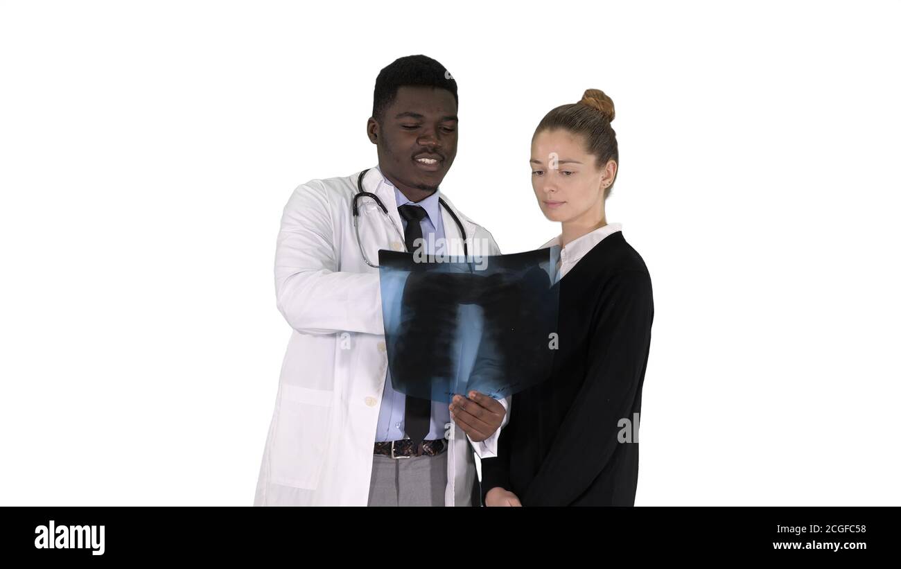 Arzt zeigt den Brustkorb x-ray auf weißem Hintergrund. Stockfoto
