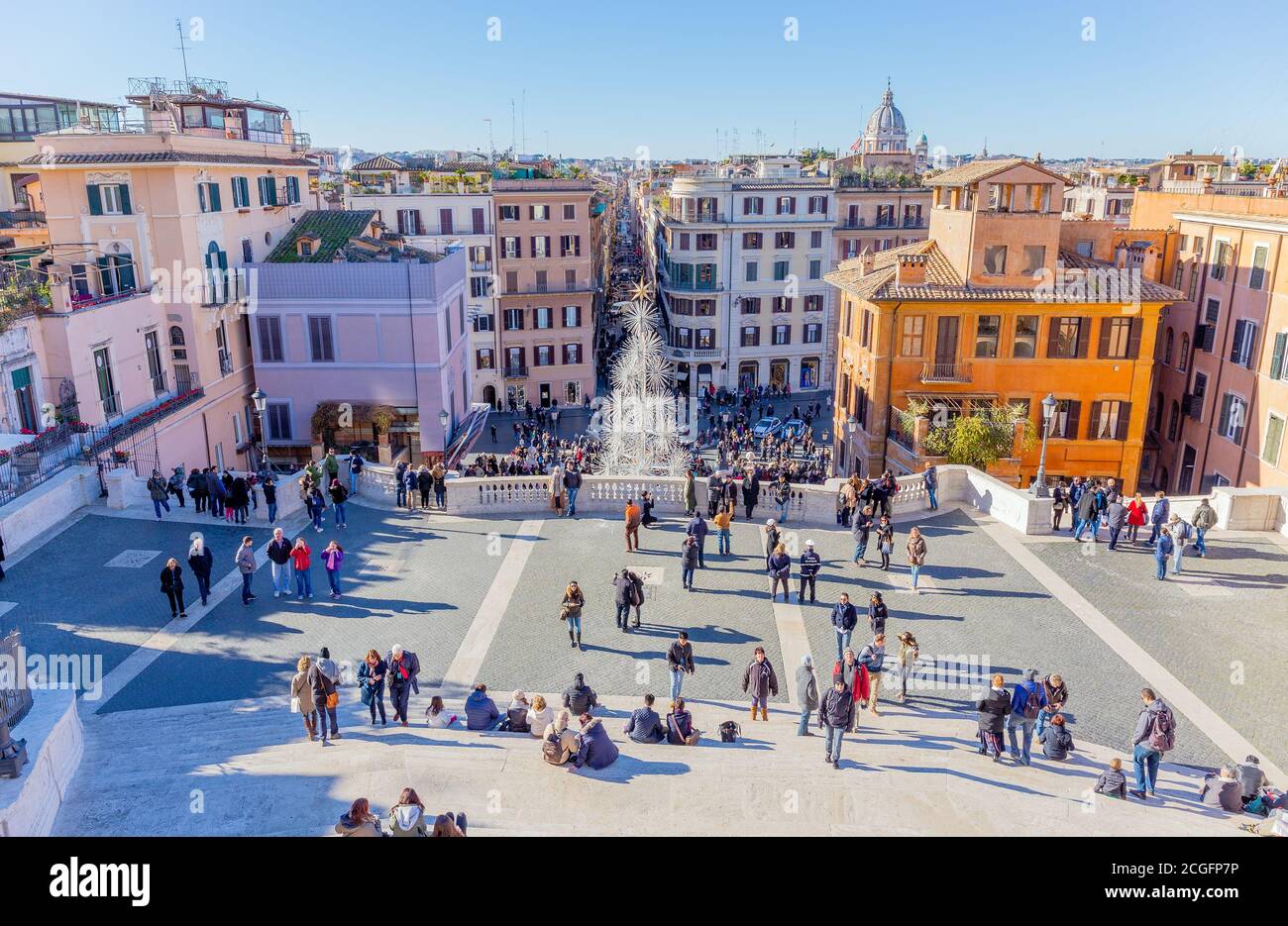 Piazza di Spagna, Rom, Italien. Piazza di Spagna, am Fuße der Spanischen Treppe, ist einer der berühmtesten Plätze in Rom. Stockfoto