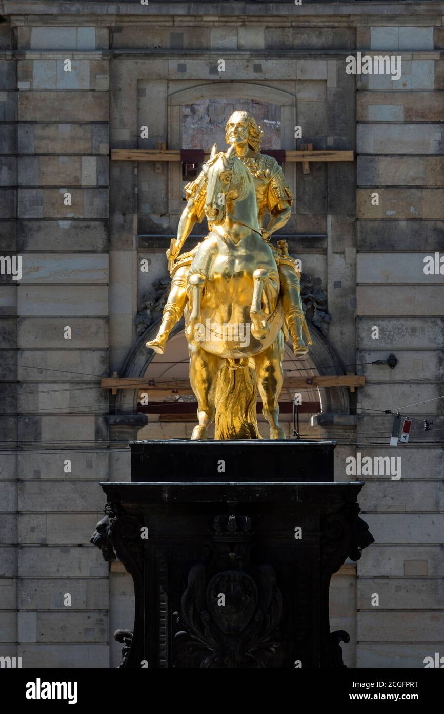 Goldener Reiter, August der starke als goldene Reiterstatue am Ende der Hauptstraße am Neustadter Markt Stockfoto