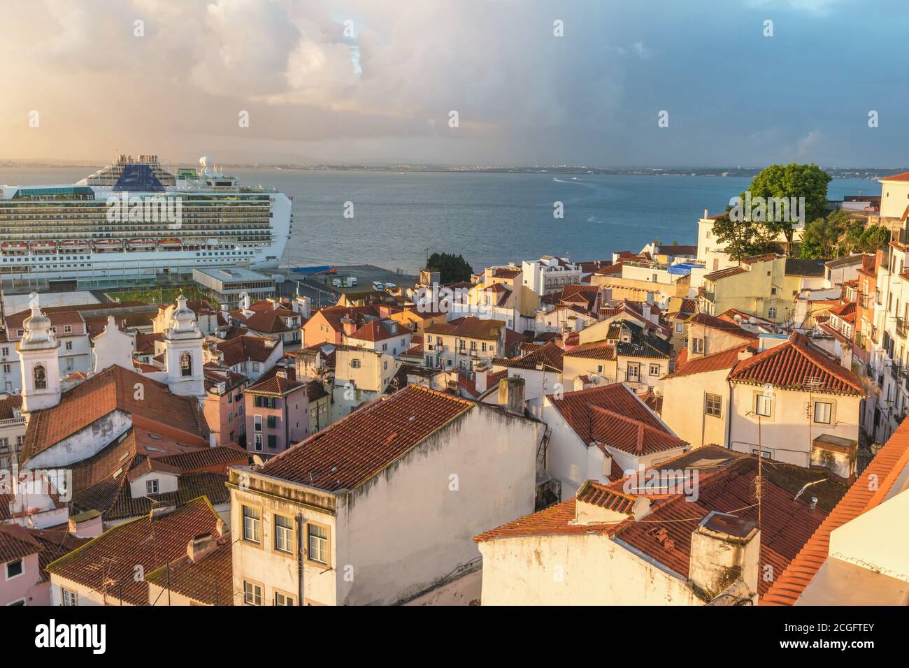 Lissabon die Skyline der Stadt Portugal im Lissabonner Alfama-Viertel Stockfoto