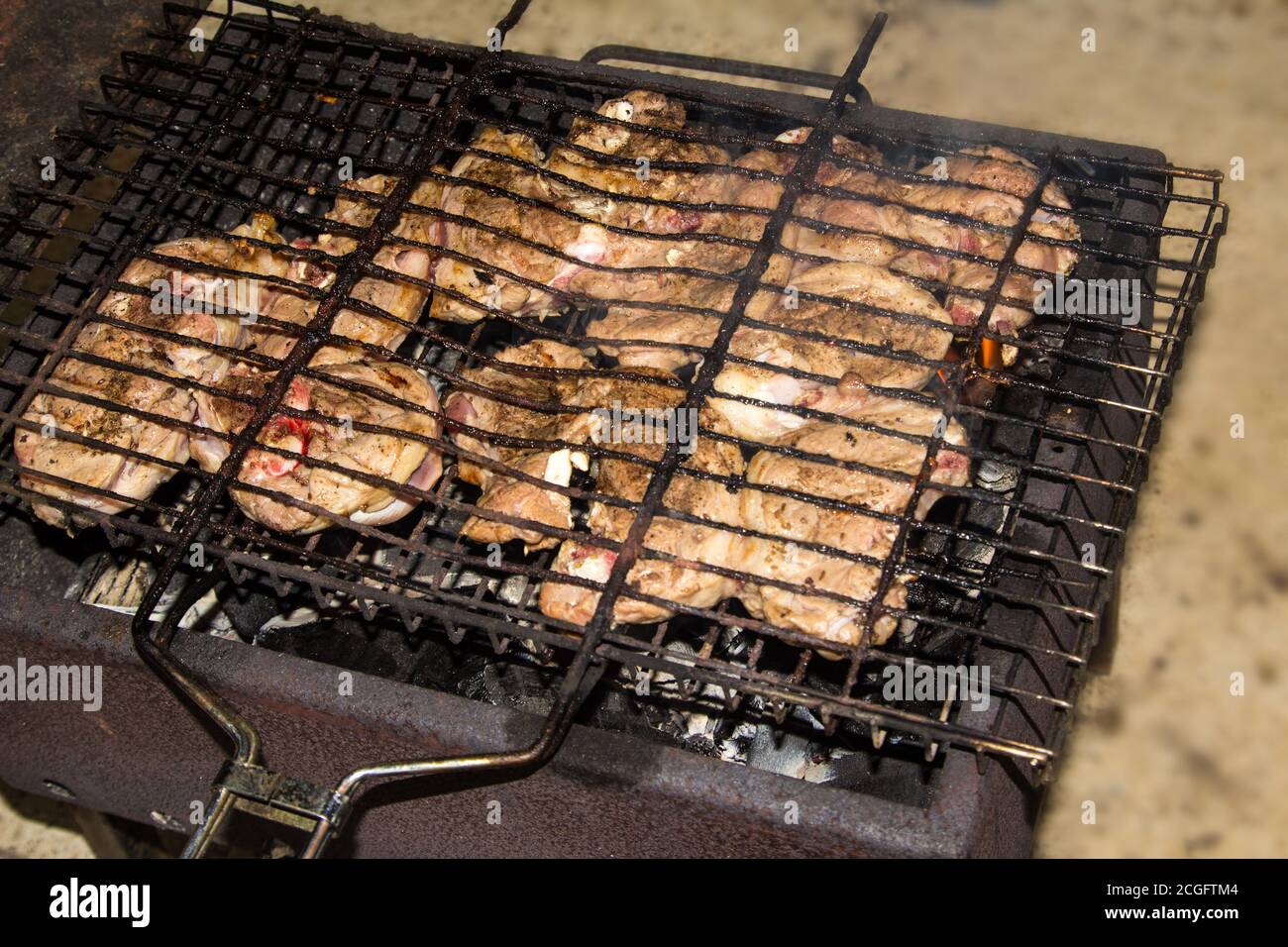 Lamm grillen -Fotos und -Bildmaterial in hoher Auflösung – Alamy