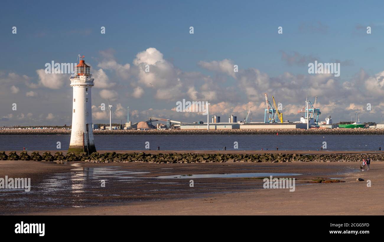 New Brighton Leuchtturm und Fluss Mersey, Wirral, Merseyside, England Stockfoto