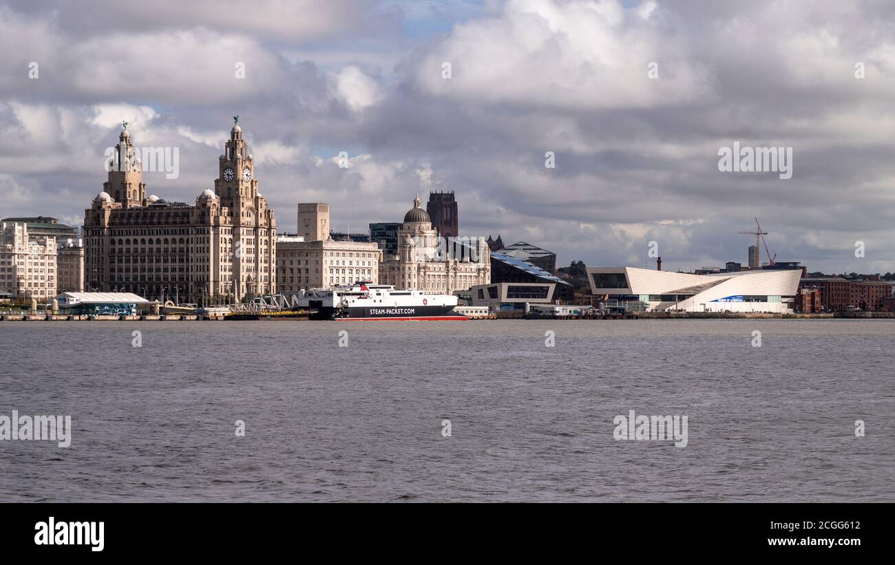 Liverpool Waterfront und Royal Liver Building, Merseyside, England Stockfoto
